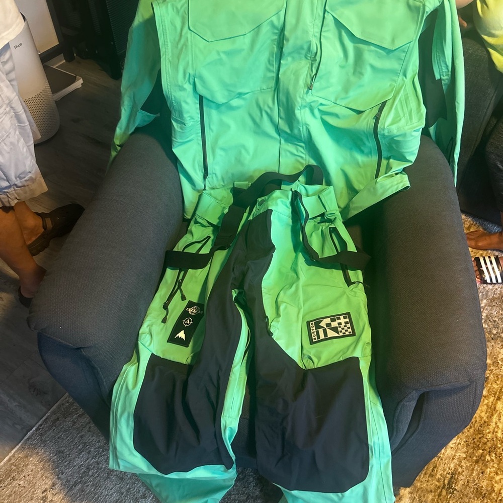 Green and Black Ski Jacket and Pants Set